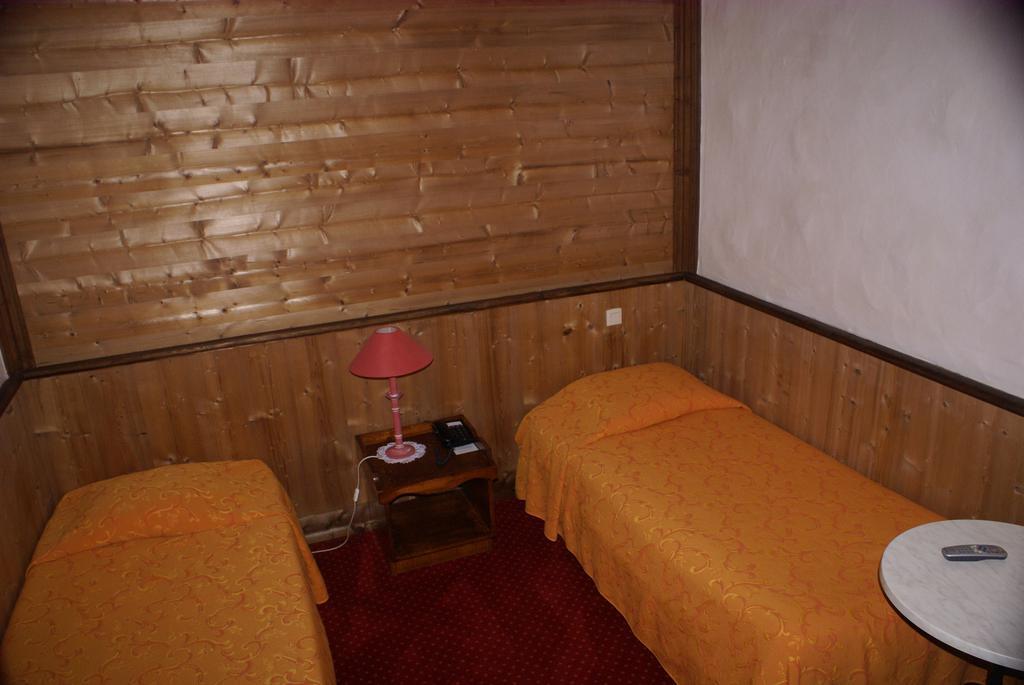 Le Relais De L'Abbaye Hotel Tournus Luaran gambar